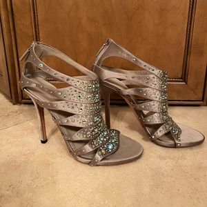 Fabulous Gucci Rhinestone Bling Heels